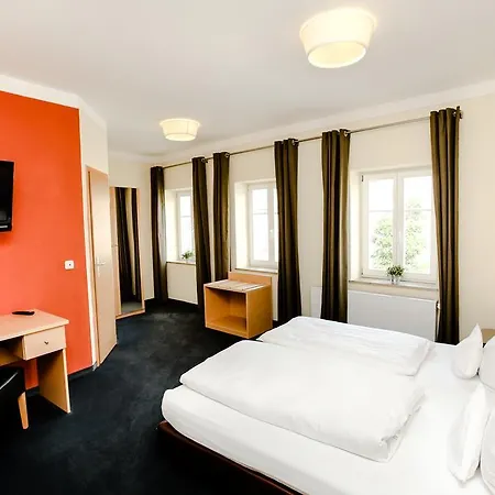 Hotel By Ferber 3*
